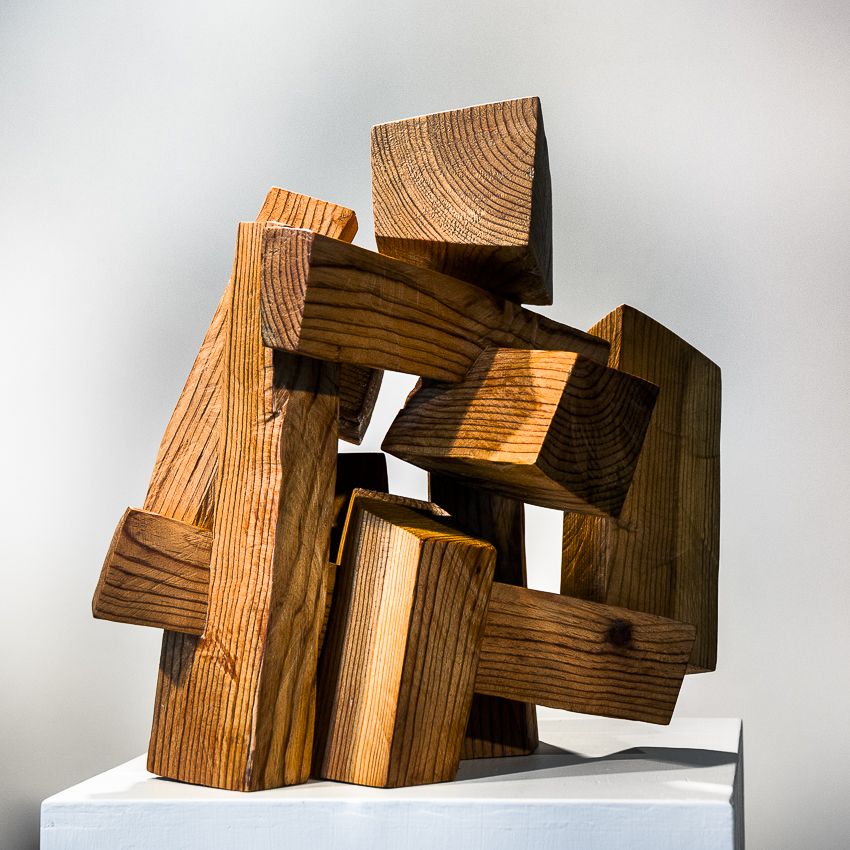sculpture abstraite en bois de Marc Raymond, sculpteur suisse