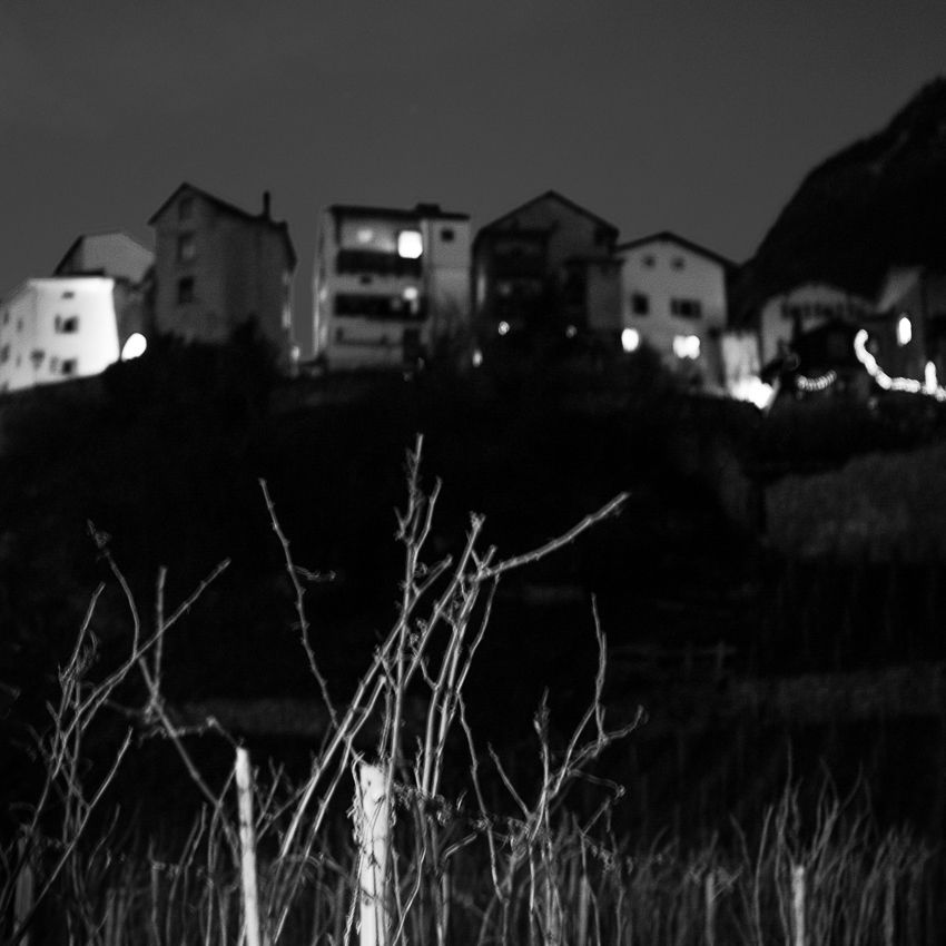 photographie noir et blanc de Marc Raymond, sculpteur suisse contemporain